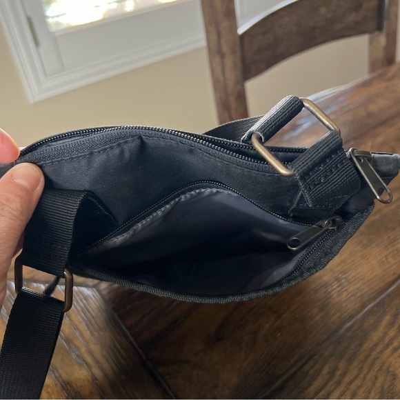 Eddie Bauer Women’s Bag Purse Crossbody Black Travel Beach Small, - Picture 8 of 16